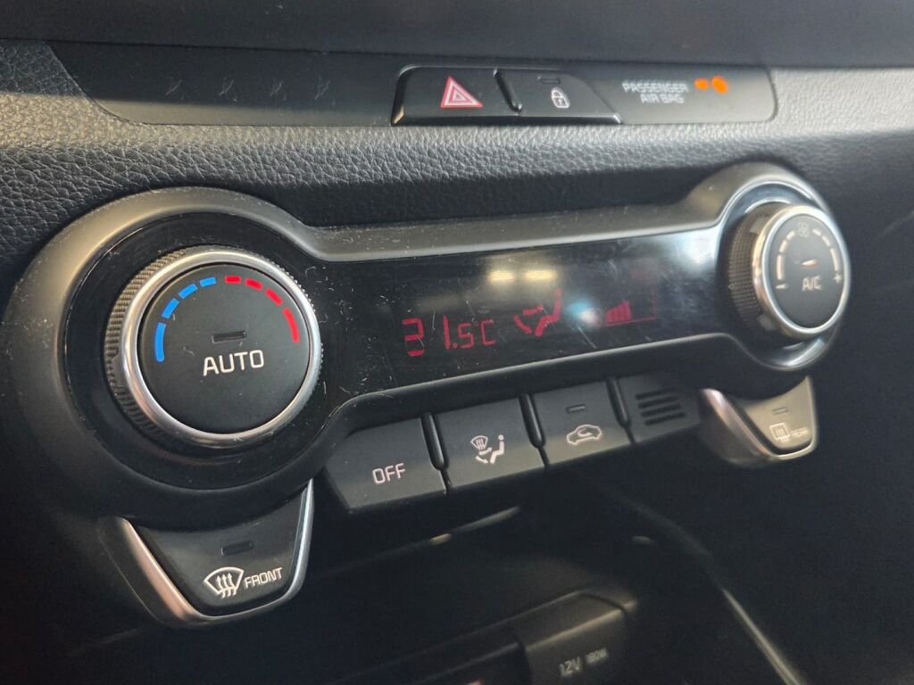 Kia Stonic 2020 Musta