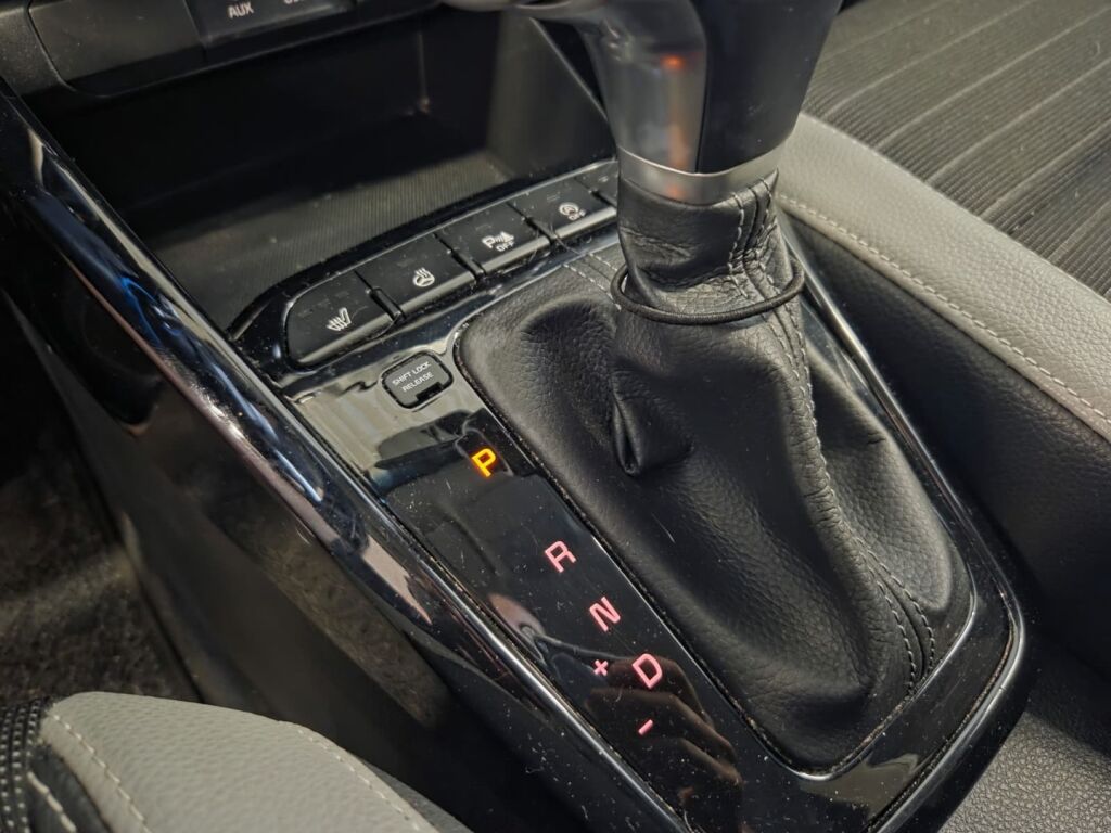 Kia Stonic 2020 Musta