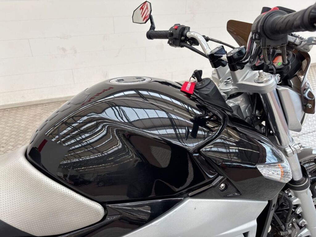 Suzuki GSR 2006 