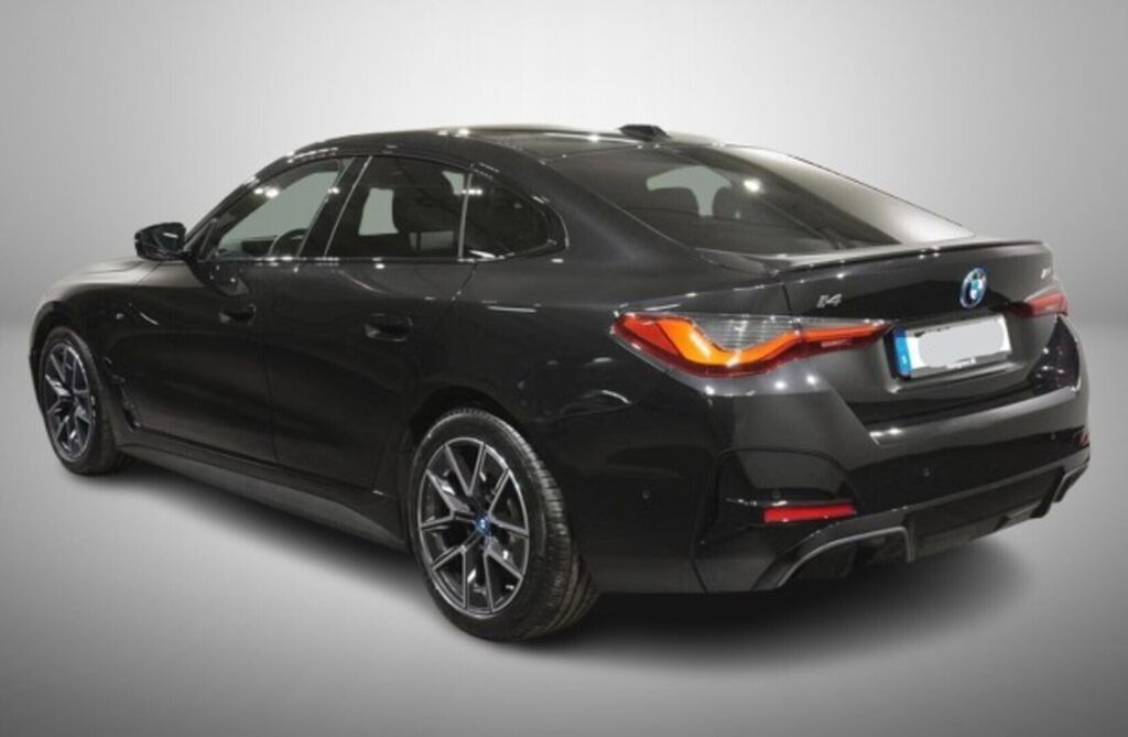 BMW I4 M50 2024 Musta (Black Sapphire Metallic)