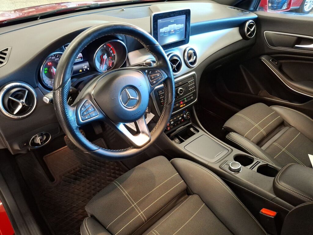 Mercedes-Benz CLA 2016 Punainen