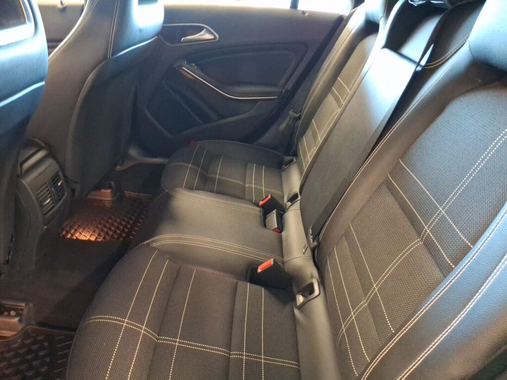 Mercedes-Benz CLA 2016 Punainen