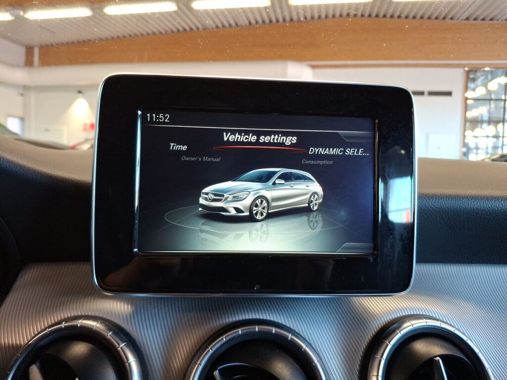 Mercedes-Benz CLA 2016 Punainen