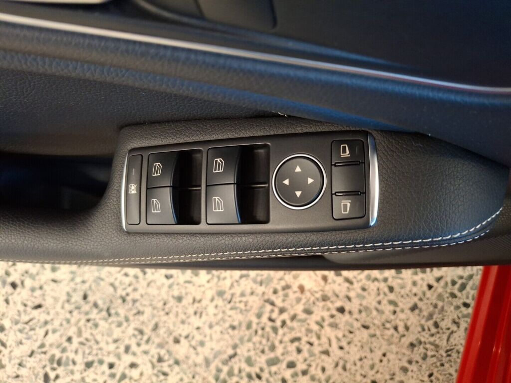 Mercedes-Benz CLA 2016 Punainen