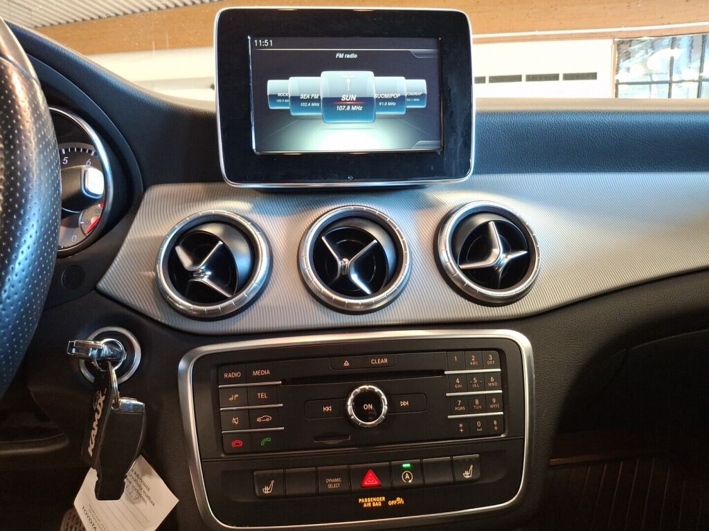 Mercedes-Benz CLA 2016 Punainen