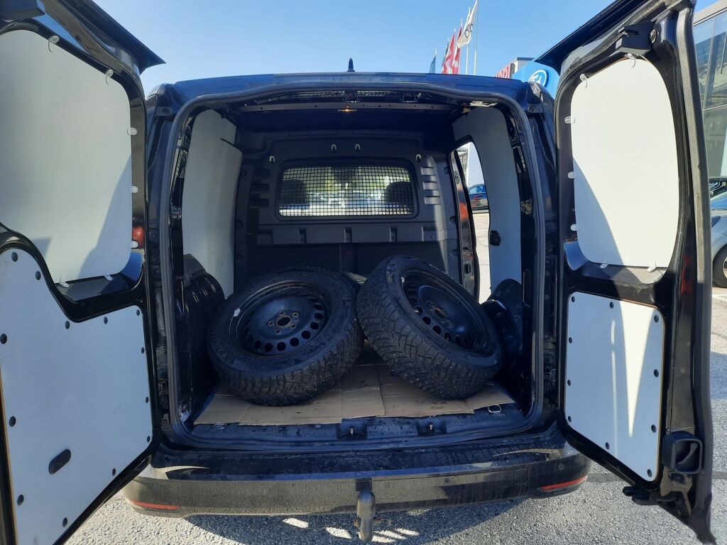 Volkswagen Caddy 2021 Musta