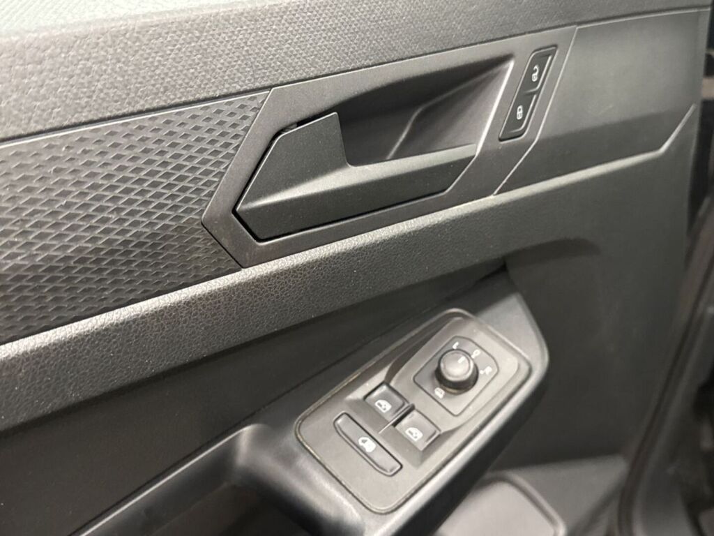Volkswagen Caddy 2021 Musta
