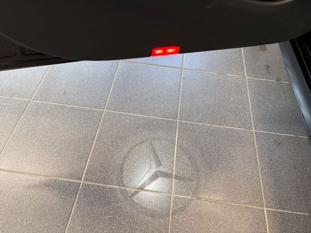 Mercedes-Benz E 2021 Musta