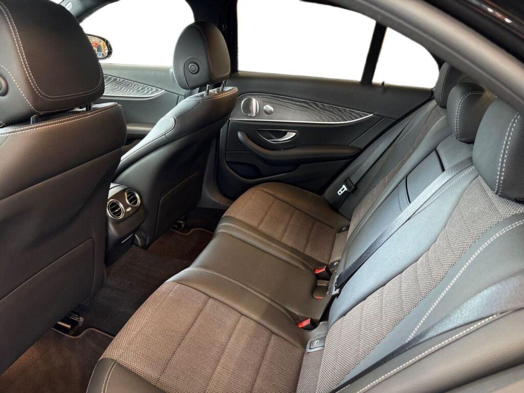Mercedes-Benz E 2021 Musta