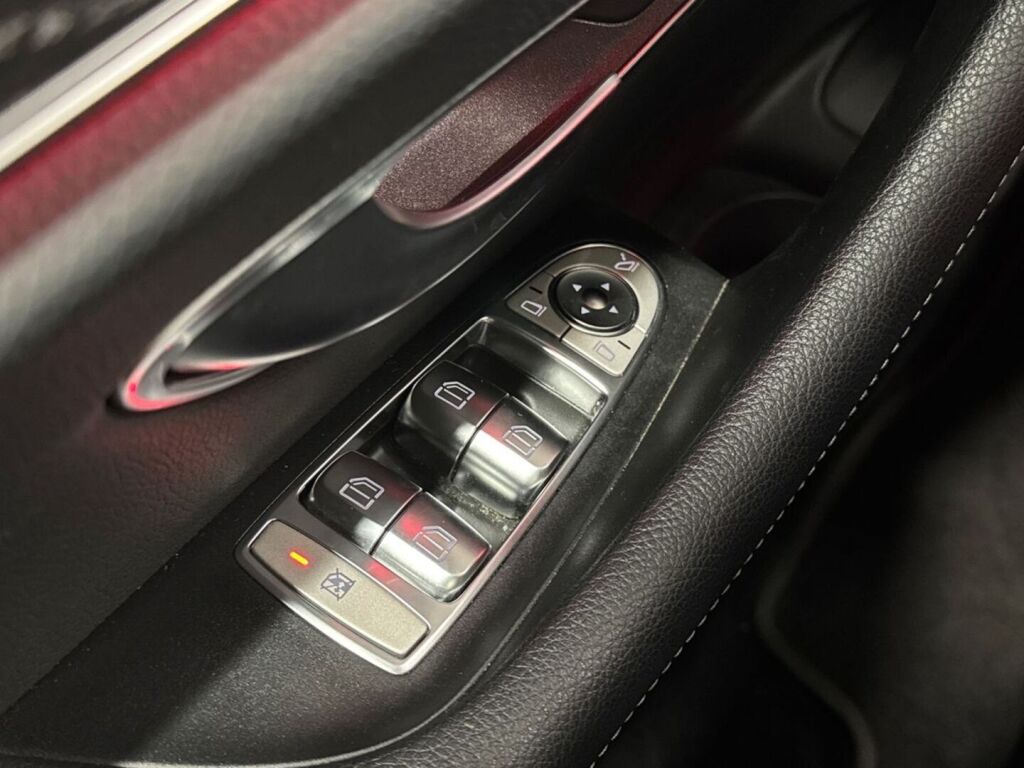 Mercedes-Benz E 2021 Musta
