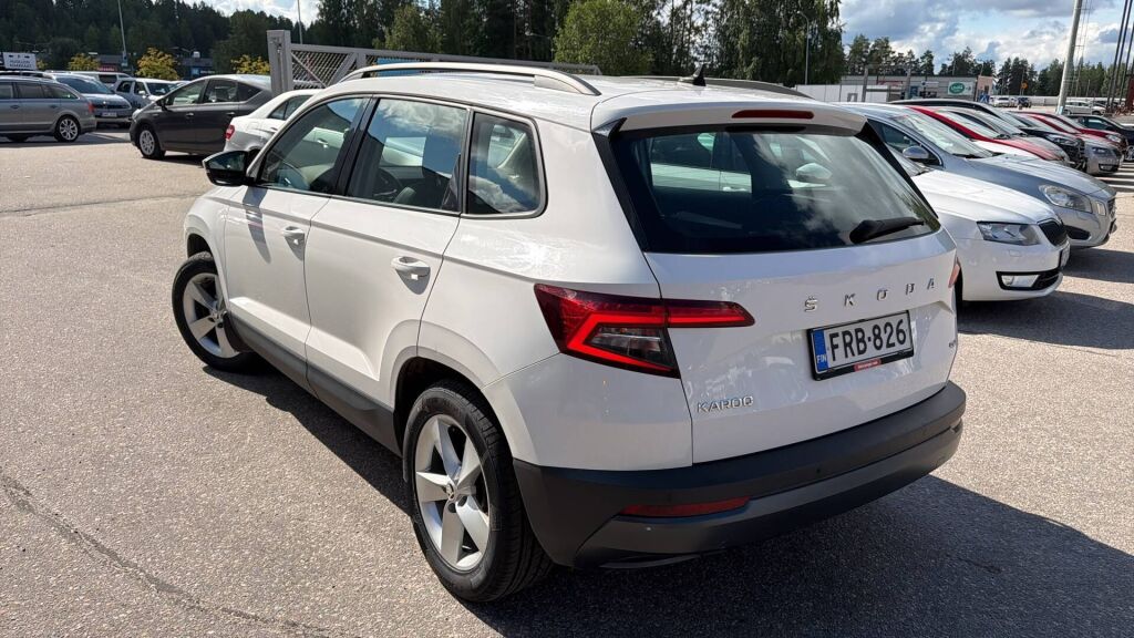 Skoda Karoq 2021 Valkoinen