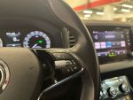 Skoda Karoq 2021 Valkoinen