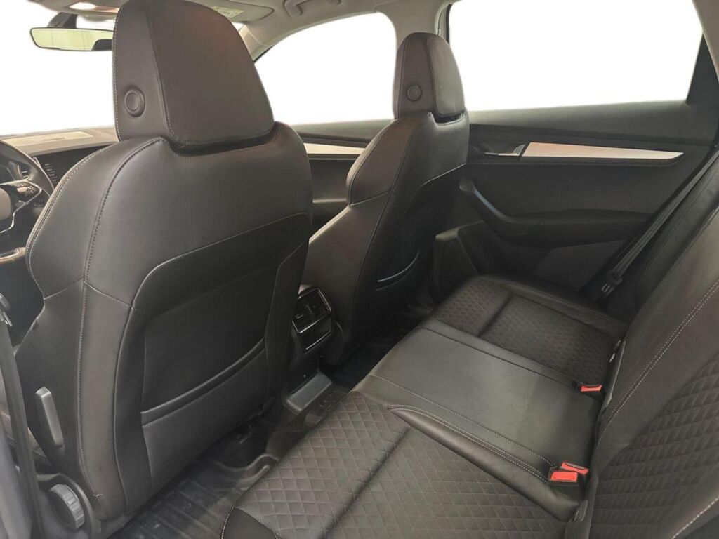 Skoda Karoq 2021 Valkoinen