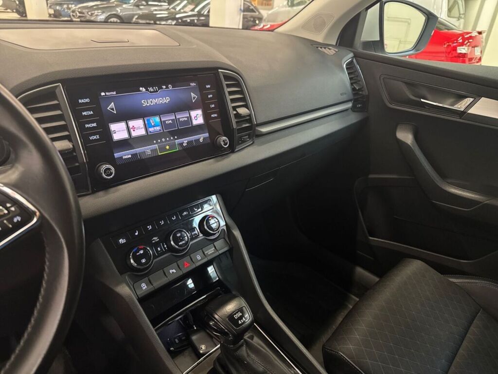 Skoda Karoq 2021 Valkoinen