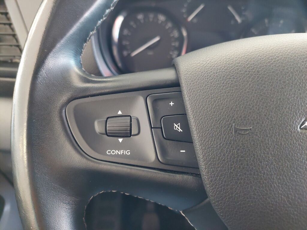 Opel Vivaro 2021 Valkoinen