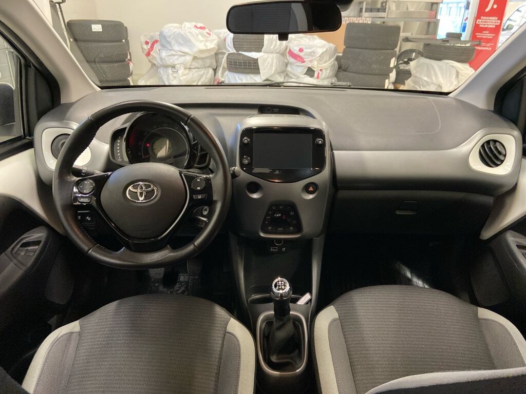 Toyota AYGO 2021 Valkoinen