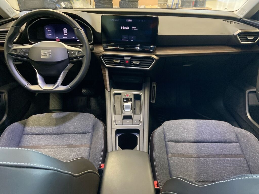 Seat Leon Sportstourer 2021 Musta