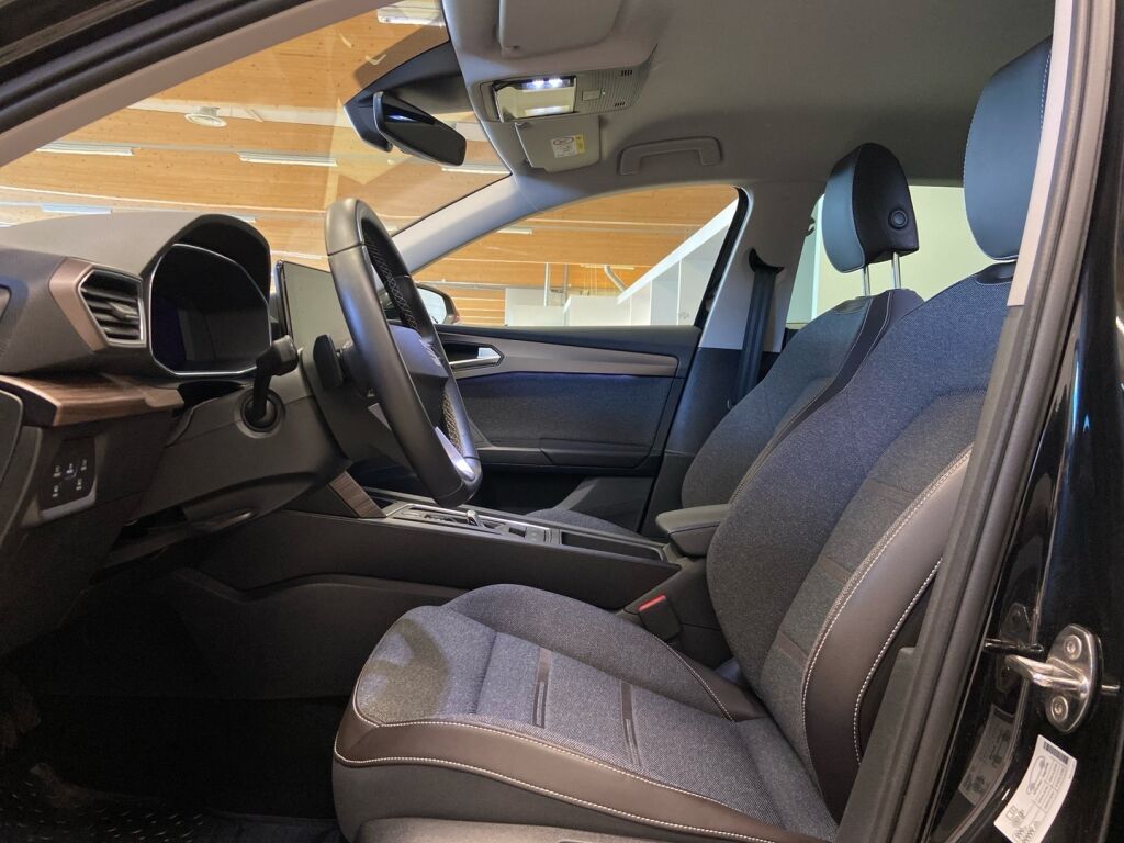 Seat Leon Sportstourer 2021 Musta