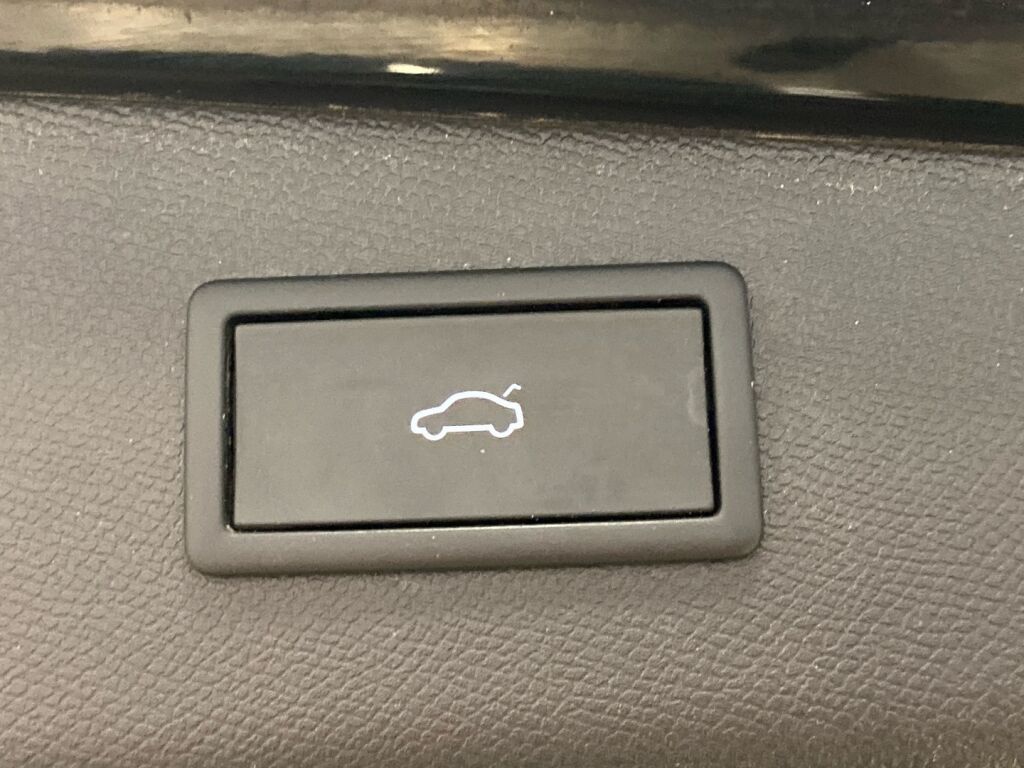 Seat Leon Sportstourer 2021 Musta