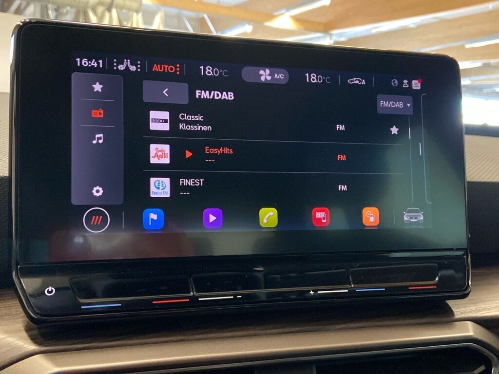 Seat Leon Sportstourer 2021 Musta