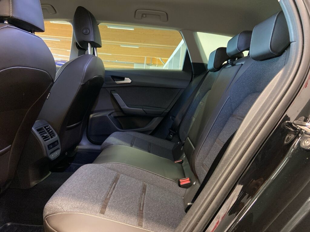 Seat Leon Sportstourer 2021 Musta