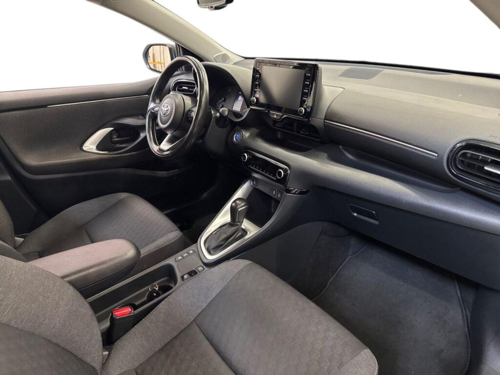 Toyota Yaris 2021 Ruskea (beige)
