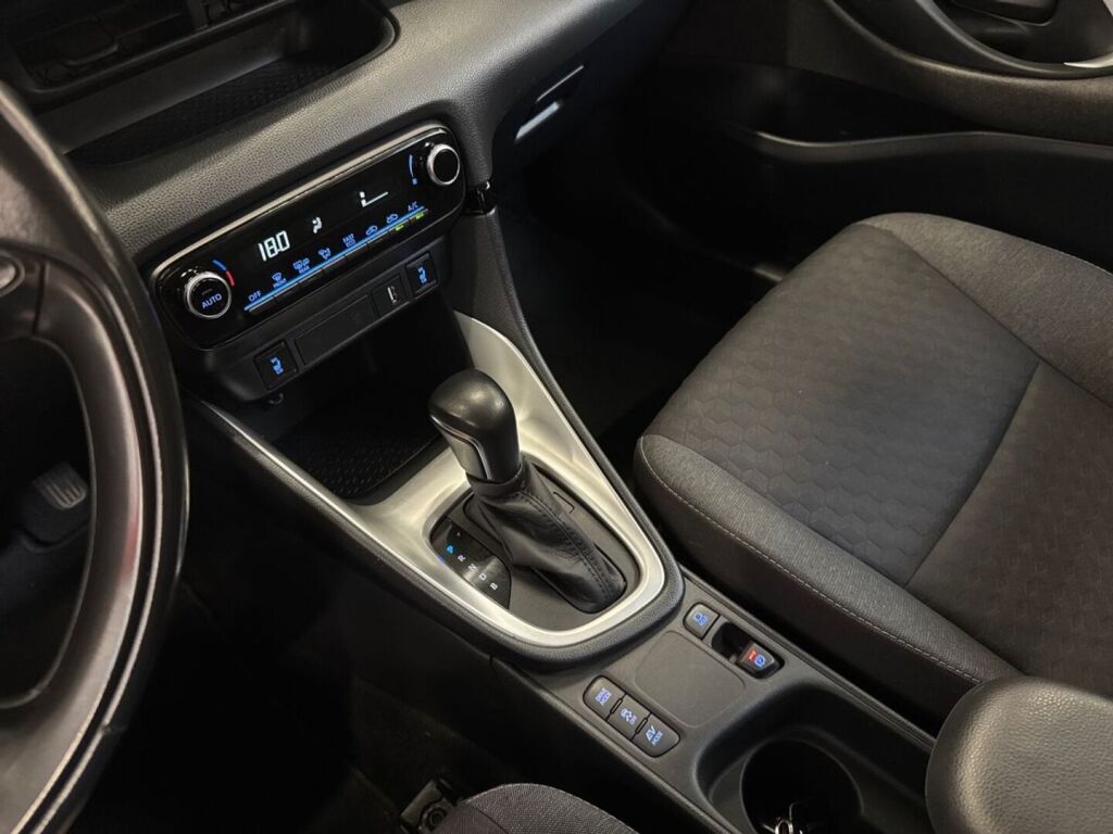 Toyota Yaris 2021 Ruskea (beige)