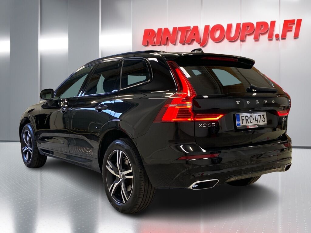 Volvo XC60 2021 Musta