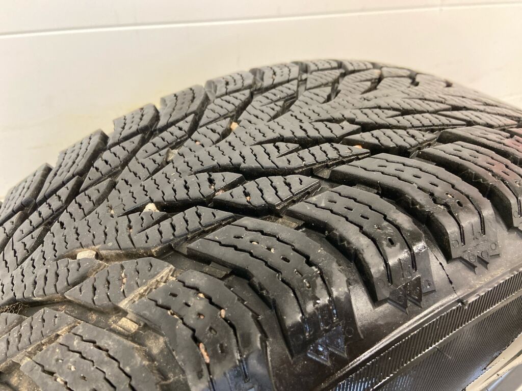 Volvo XC60 2021 Musta