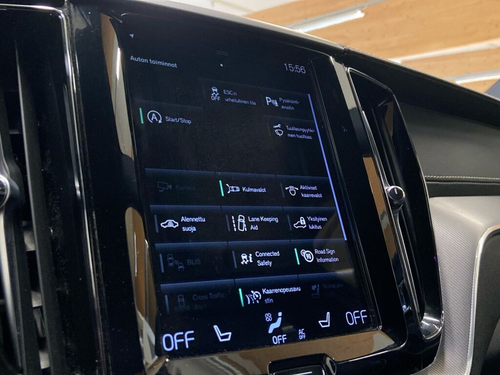 Volvo XC60 2021 Musta