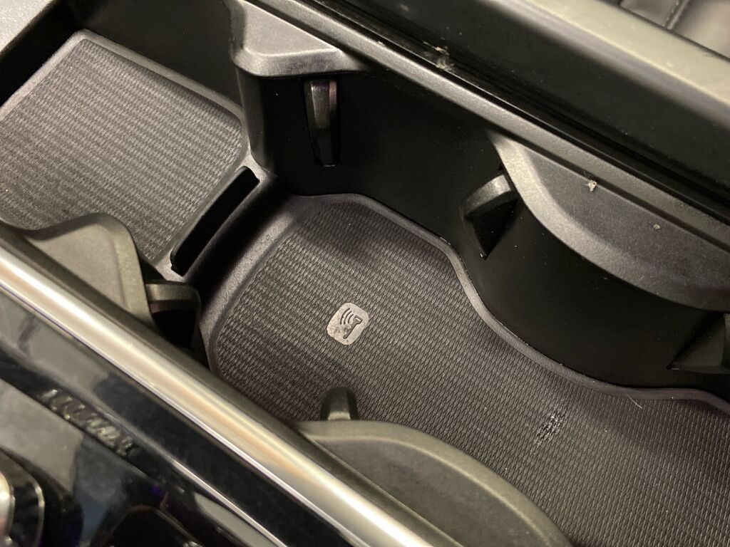 Volvo XC60 2021 Musta