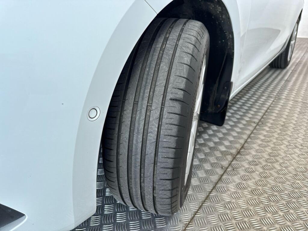 Seat Leon Sportstourer 2021 Valkoinen