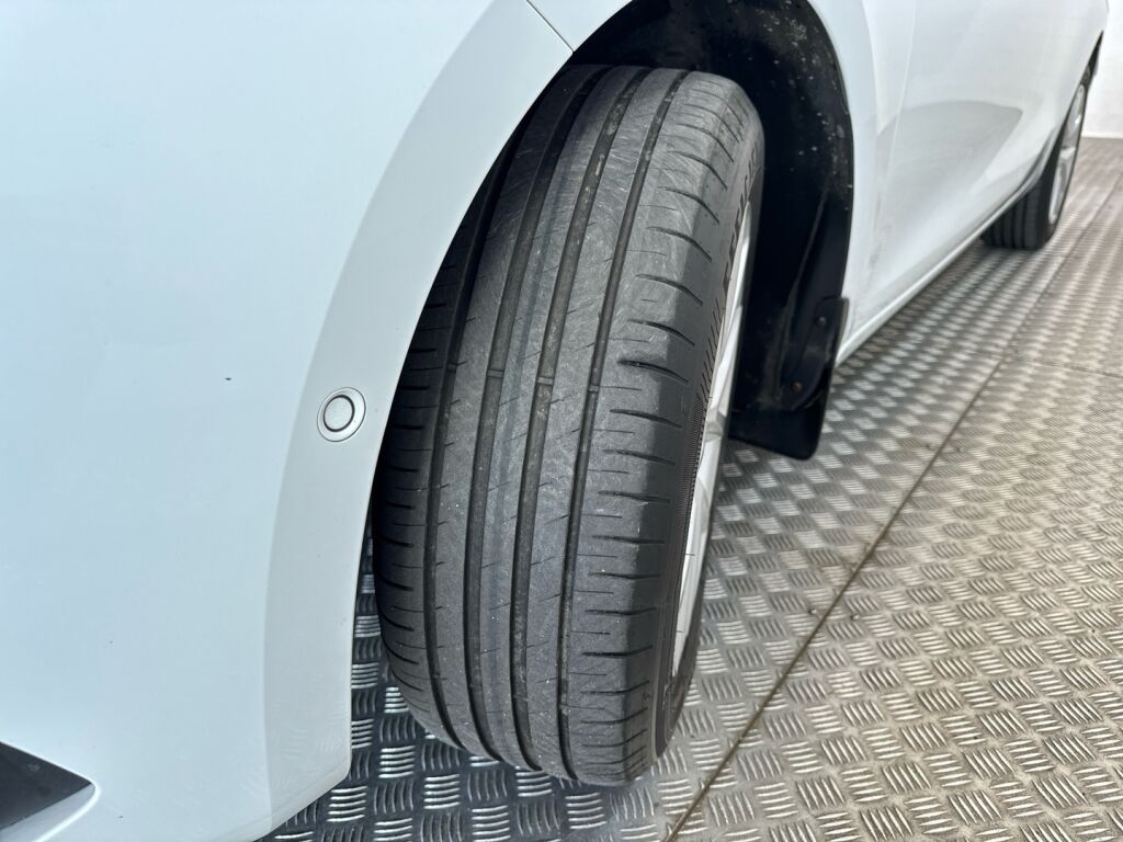 Seat Leon Sportstourer 2021 Valkoinen