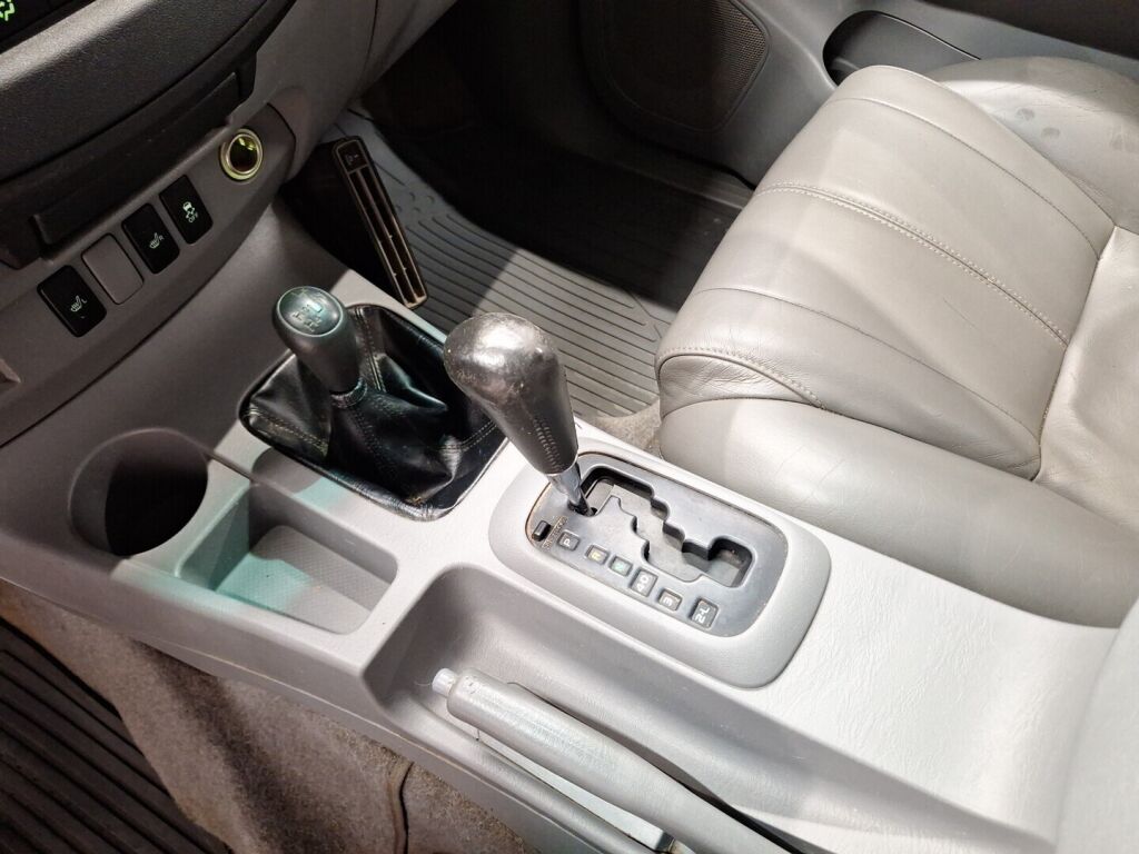 Toyota Hilux 2010 Harmaa