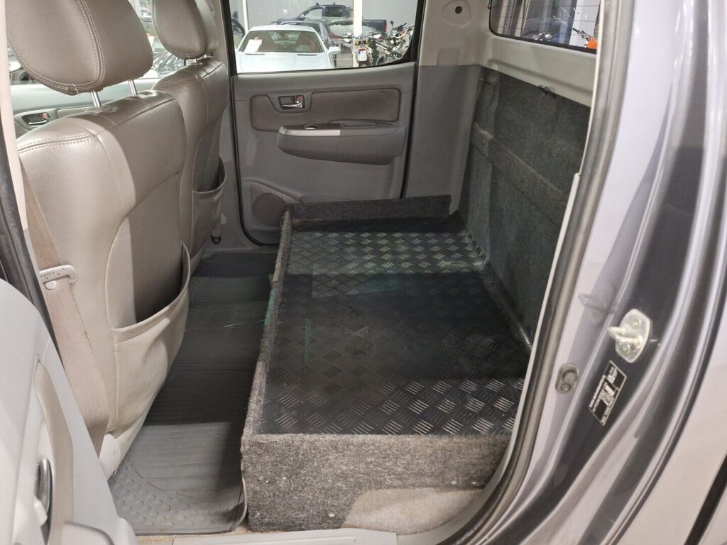 Toyota Hilux 2010 Harmaa