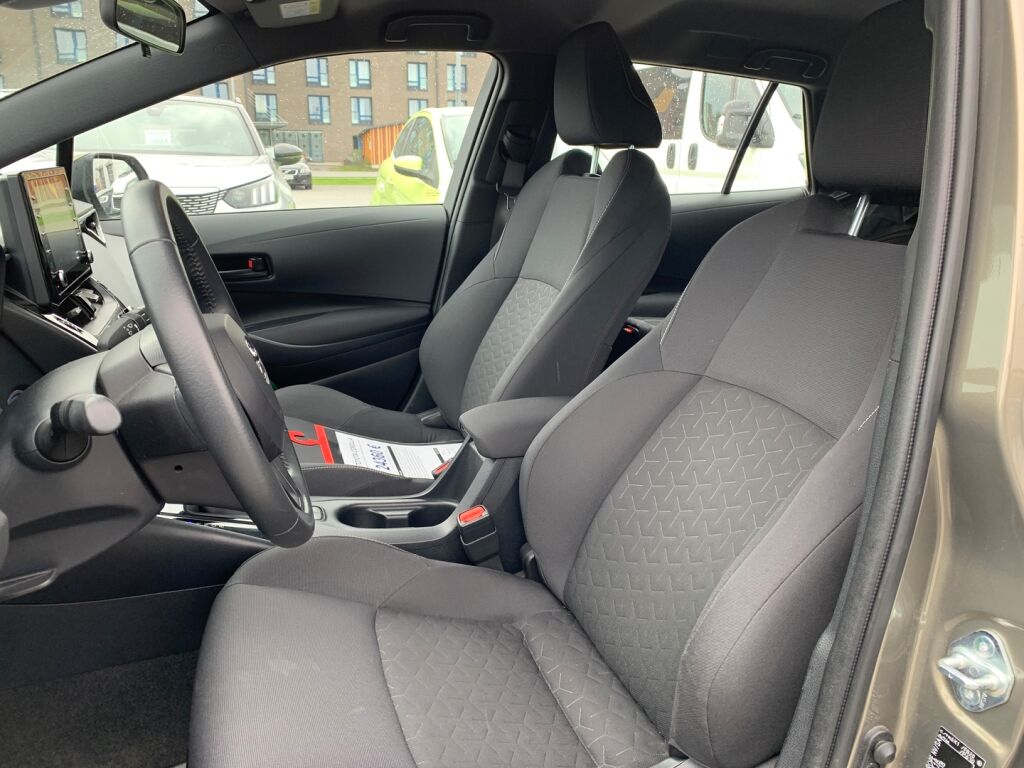 Toyota Corolla 2021 Ruskea (beige)
