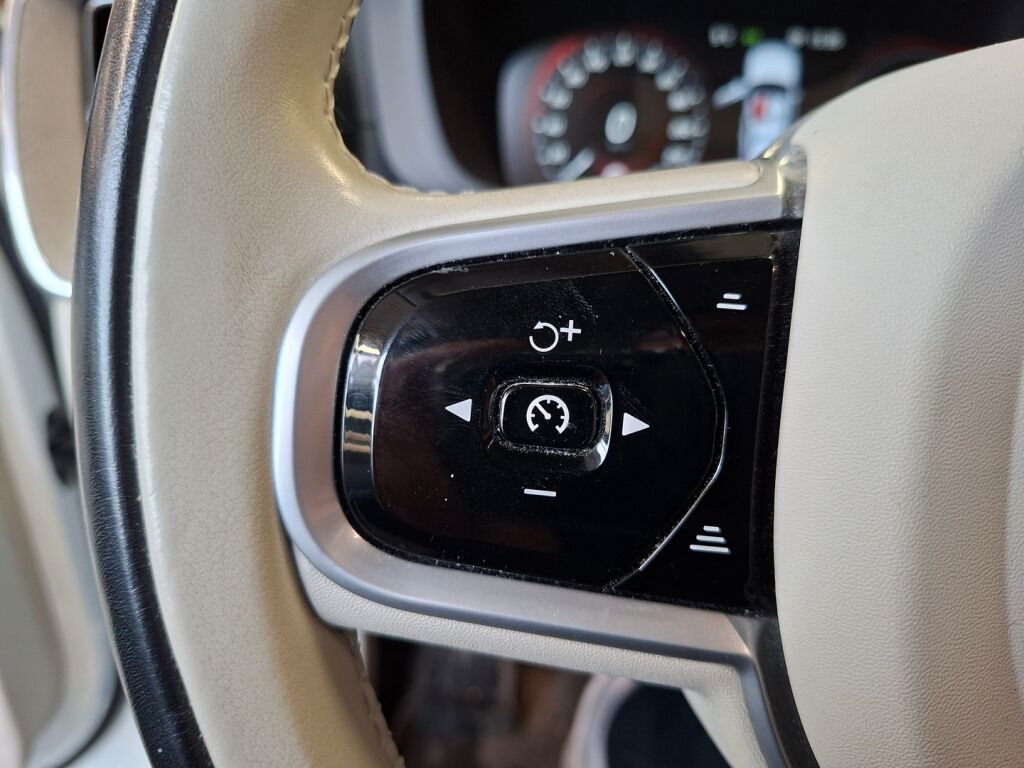 Volvo XC60 2021 Valkoinen