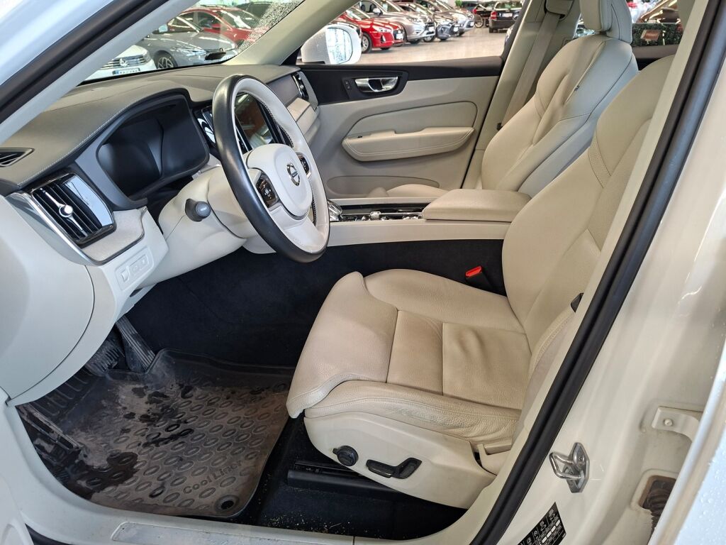 Volvo XC60 2021 Valkoinen
