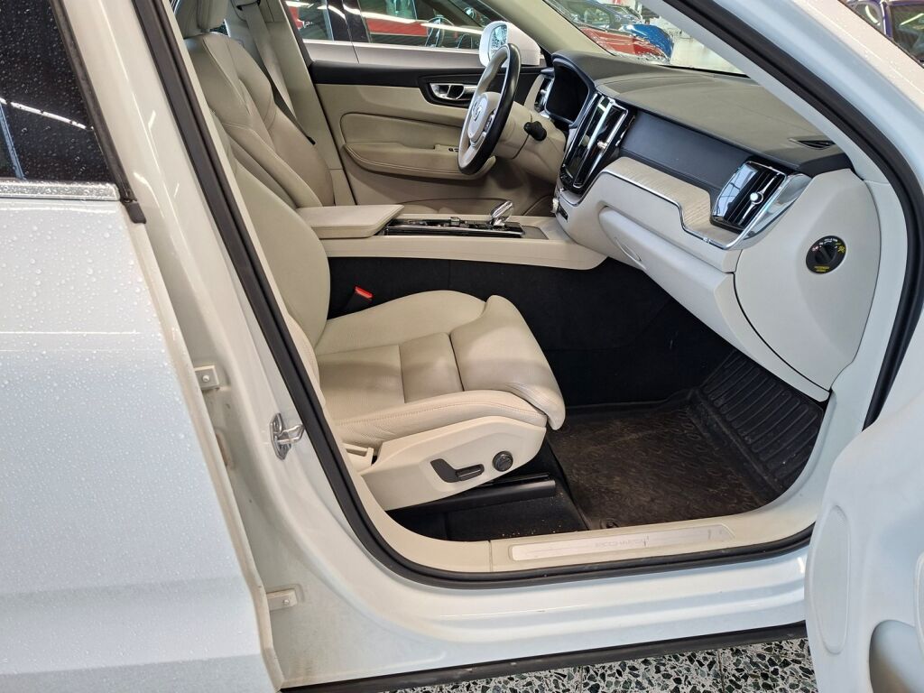 Volvo XC60 2021 Valkoinen