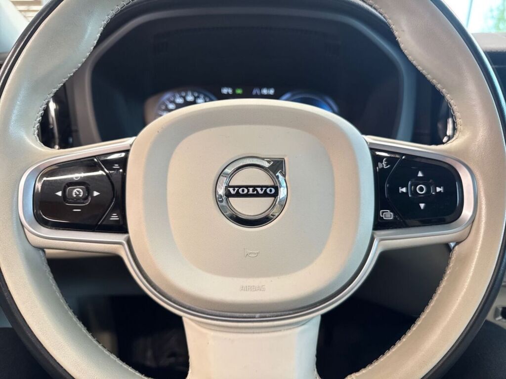 Volvo XC60 2021 Valkoinen