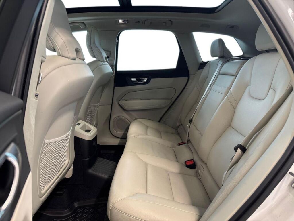 Volvo XC60 2021 Valkoinen