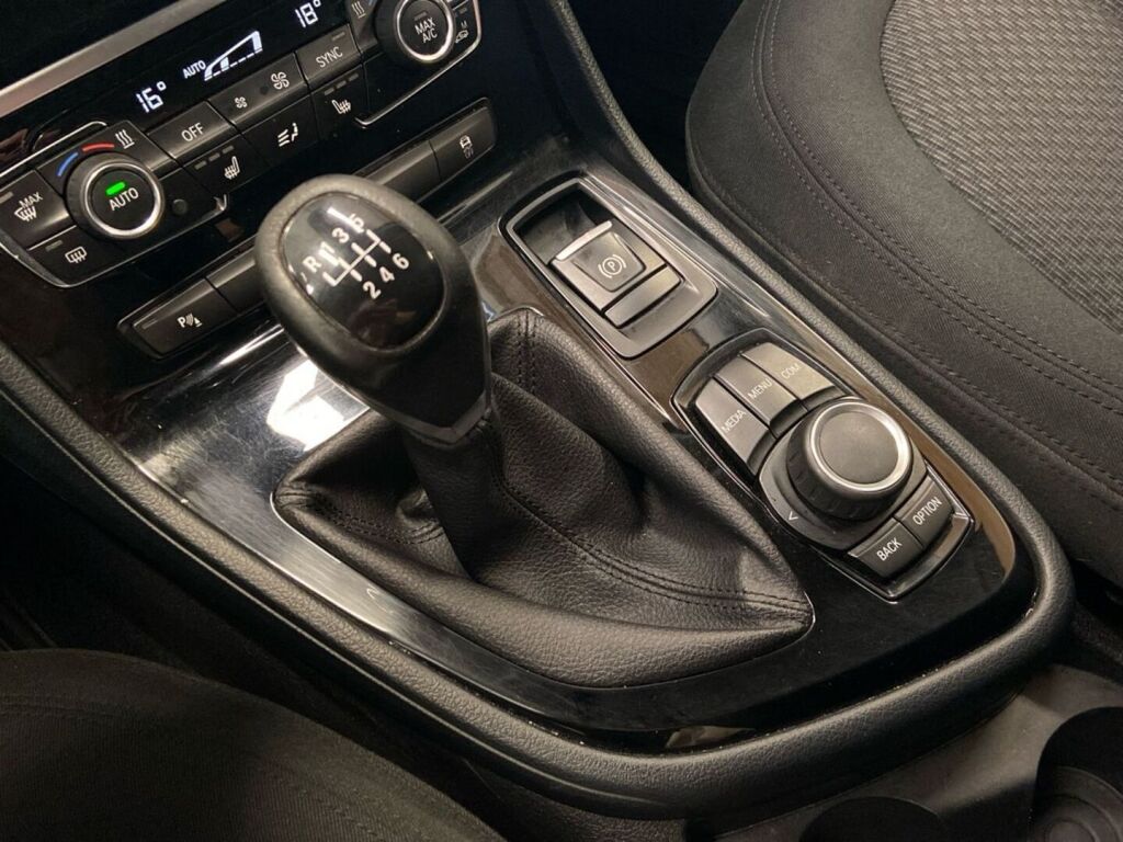 BMW 218 2018 Harmaa