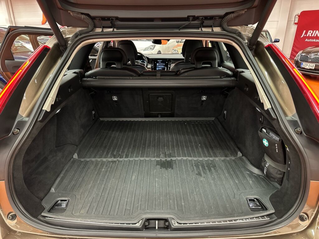 Volvo V90 2017 Ruskea (beige)