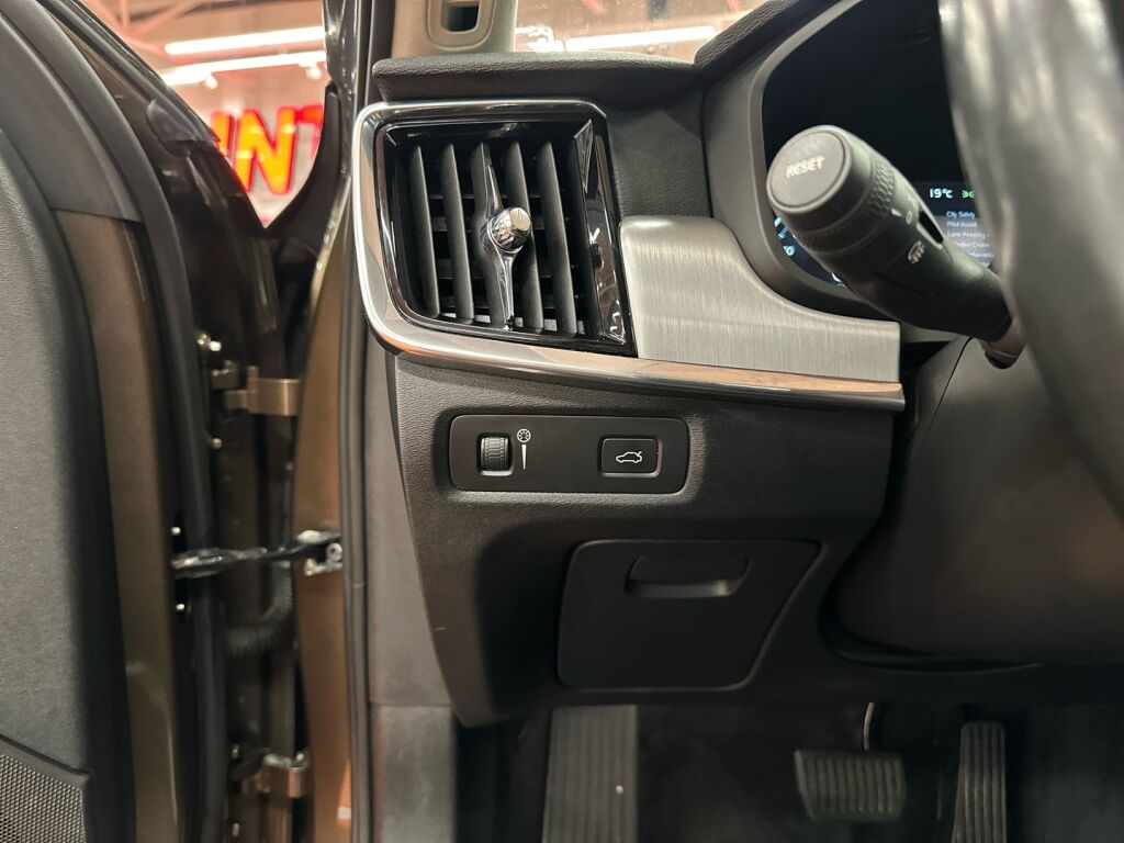 Volvo V90 2017 Ruskea (beige)