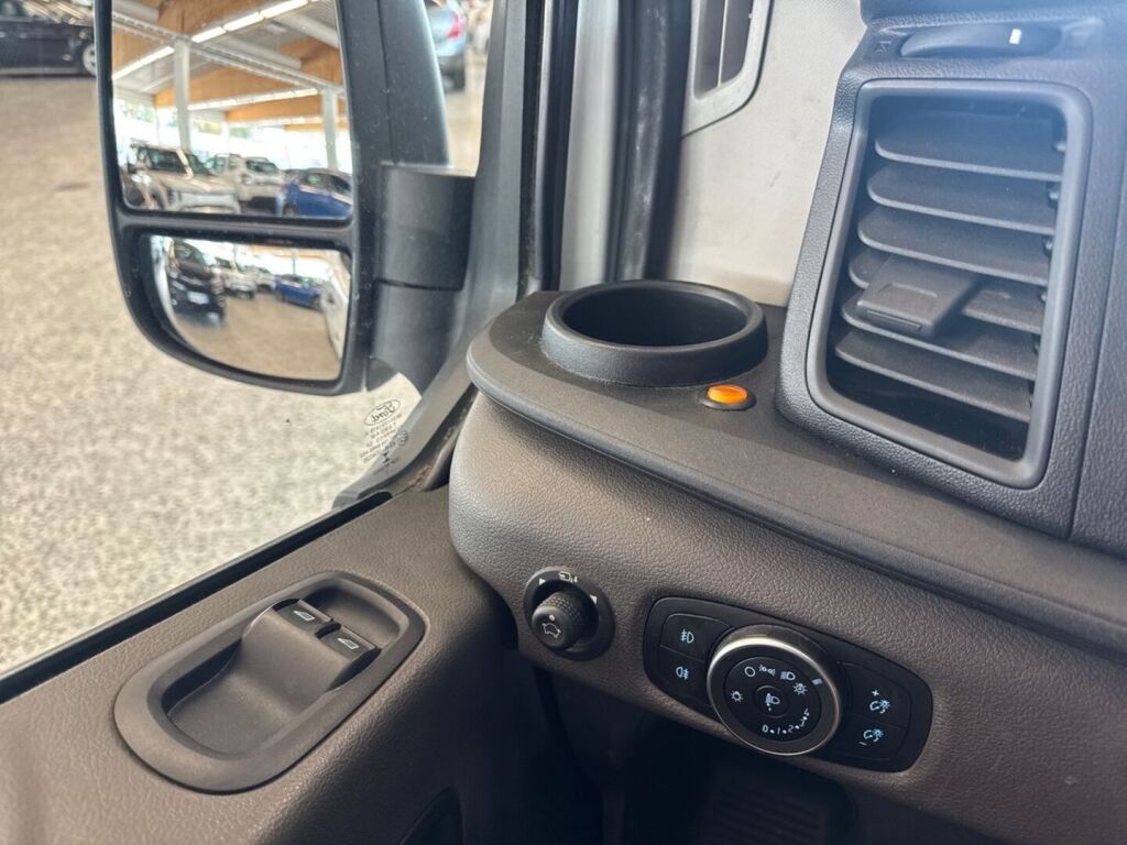 Ford Transit 2021 Valkoinen