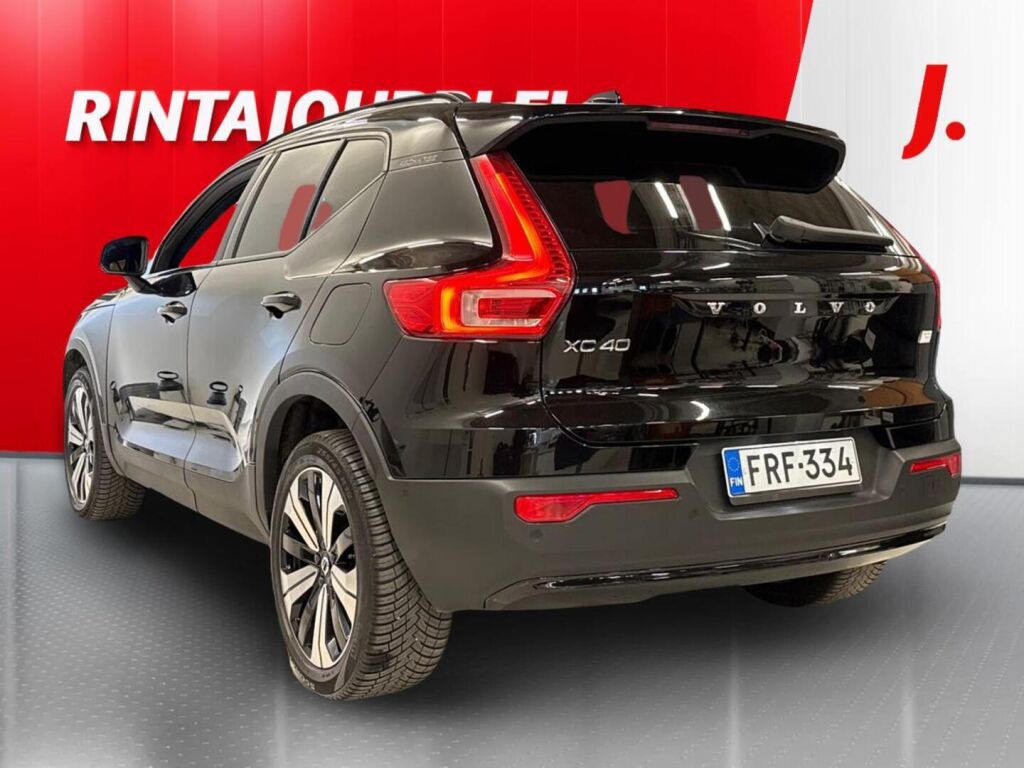 Volvo XC40 2023 Musta