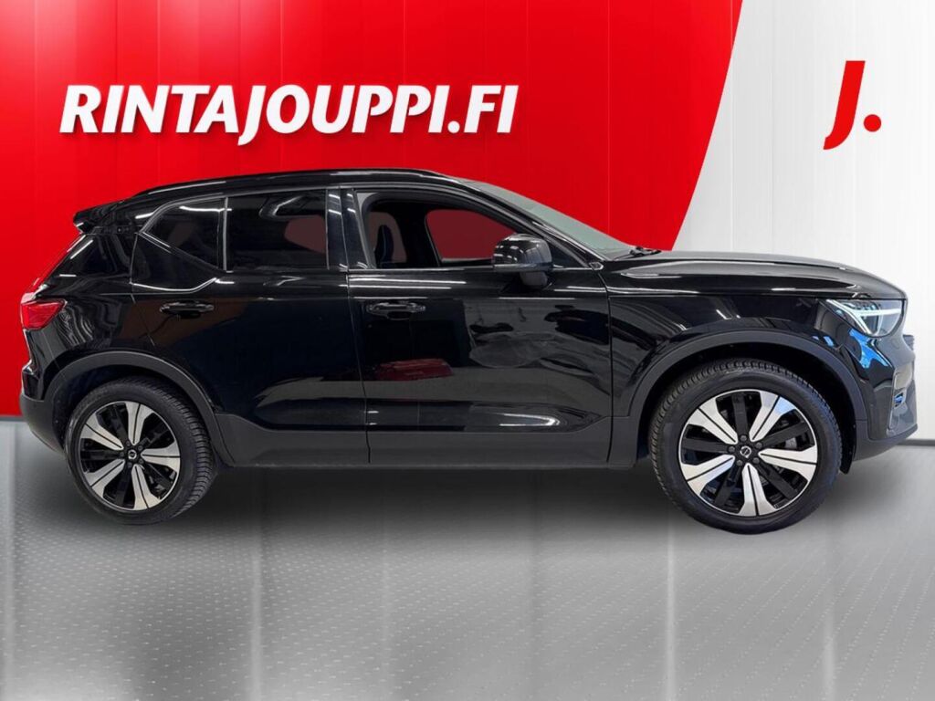 Volvo XC40 2023 Musta