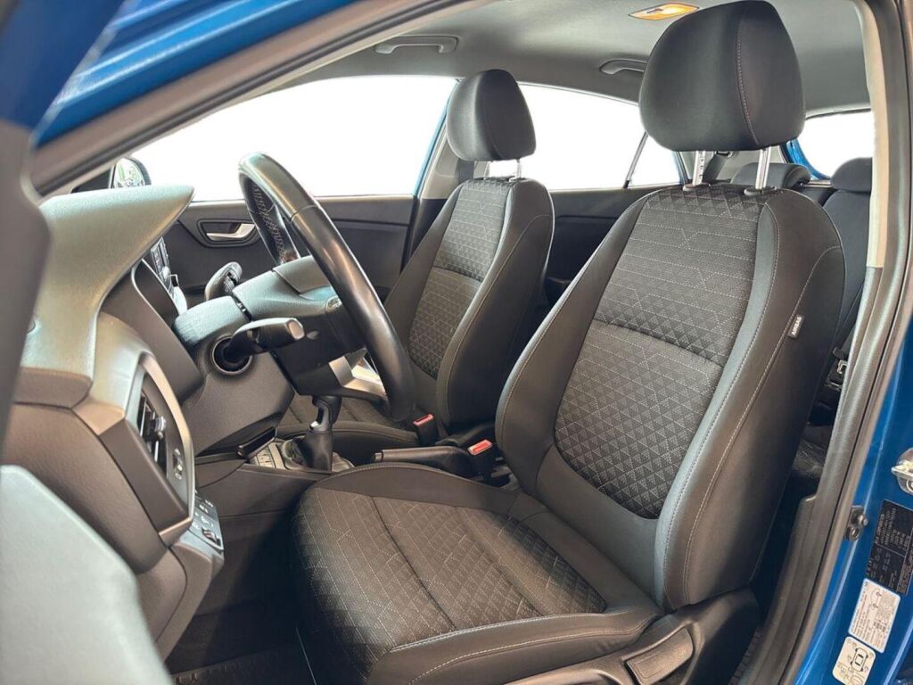 Kia Rio 2023 Sininen