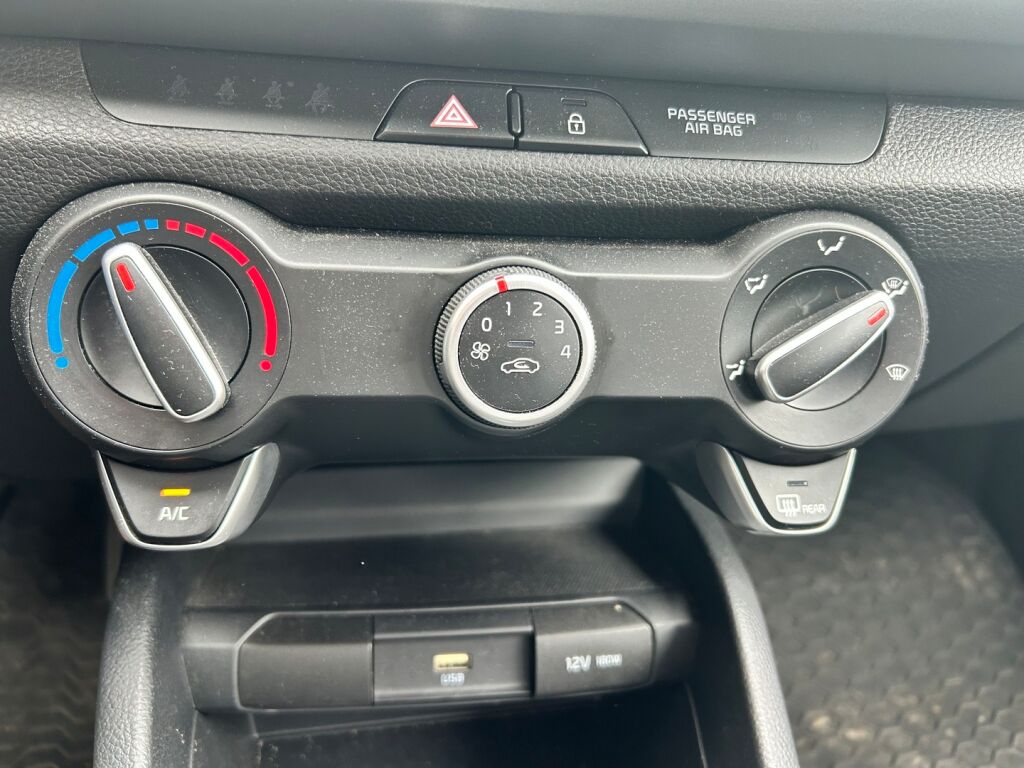 Kia Rio 2023 Sininen