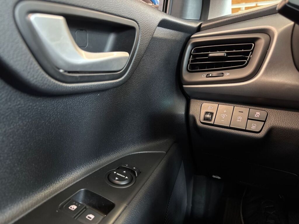 Kia Rio 2023 Sininen